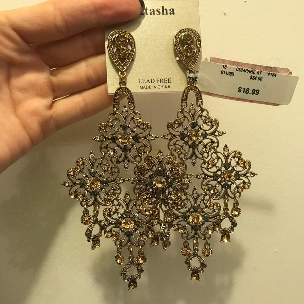 Large Formal Earring - Picture 2 of 3